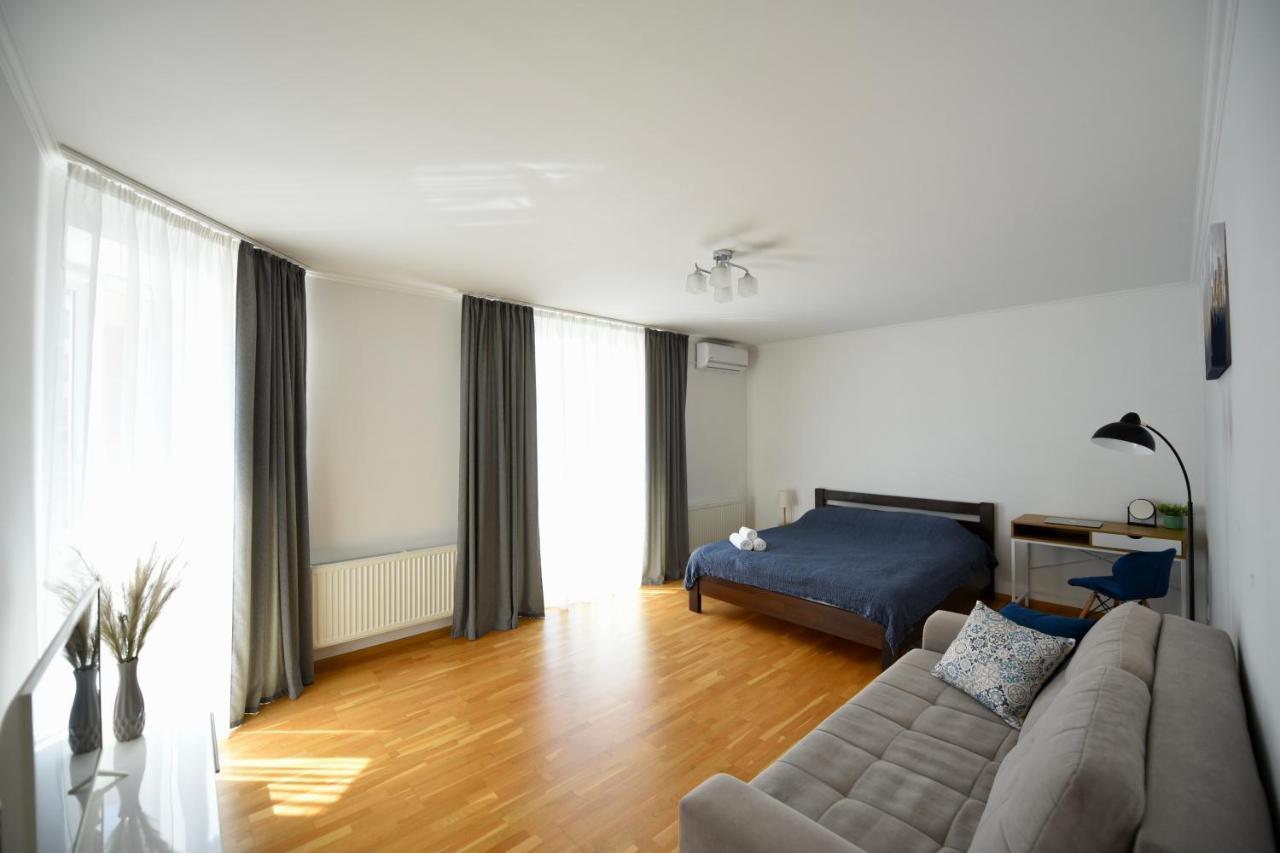 Cozy Apartment Next To The Park Ternopil Eksteriør bilde