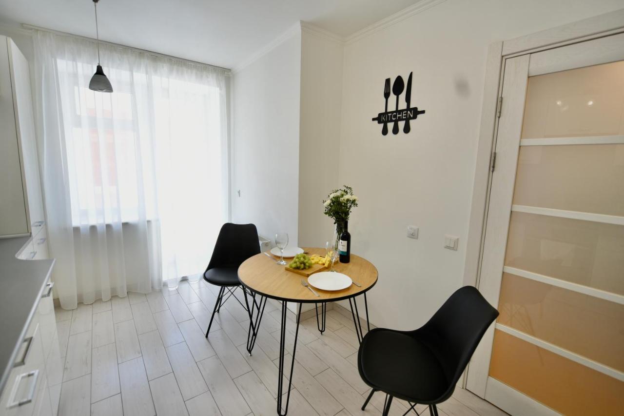 Cozy Apartment Next To The Park Ternopil Eksteriør bilde