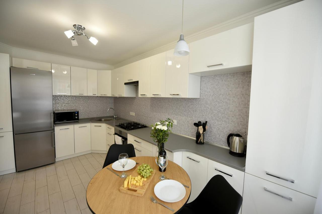 Cozy Apartment Next To The Park Ternopil Eksteriør bilde