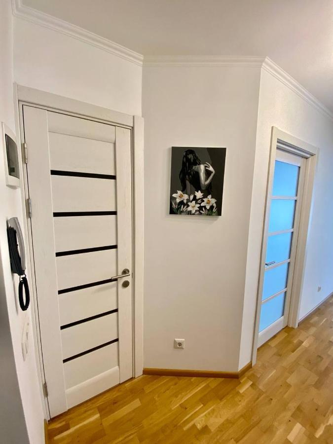 Cozy Apartment Next To The Park Ternopil Eksteriør bilde