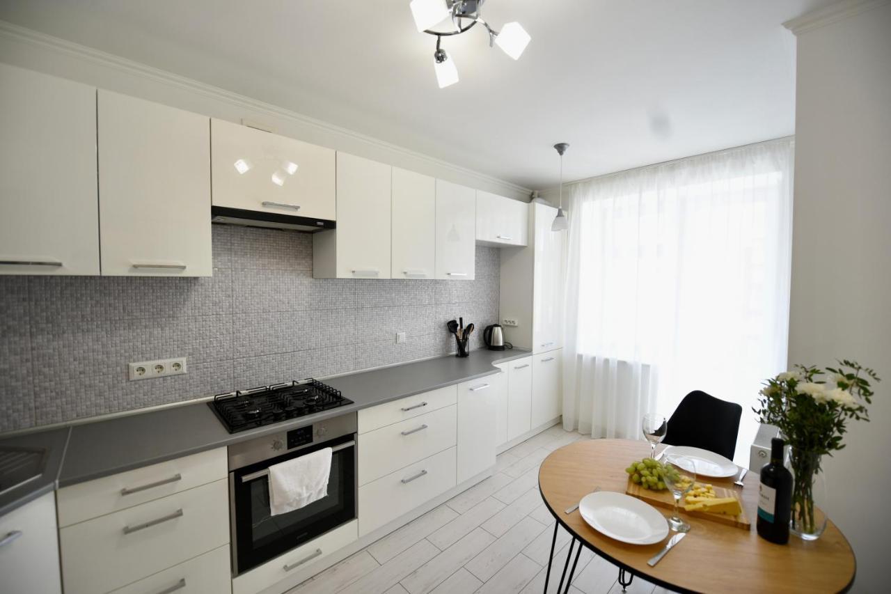 Cozy Apartment Next To The Park Ternopil Eksteriør bilde